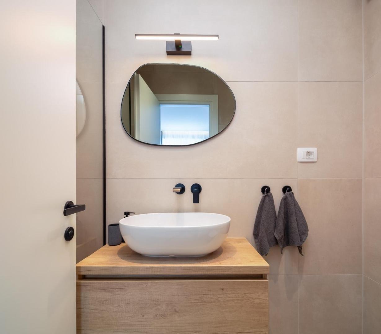 Luxury Apartment Silvery In Split Center With Jacuzzi, Sauna And Parking Exterior photo